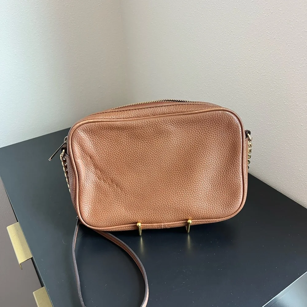 Michael Kors use camel